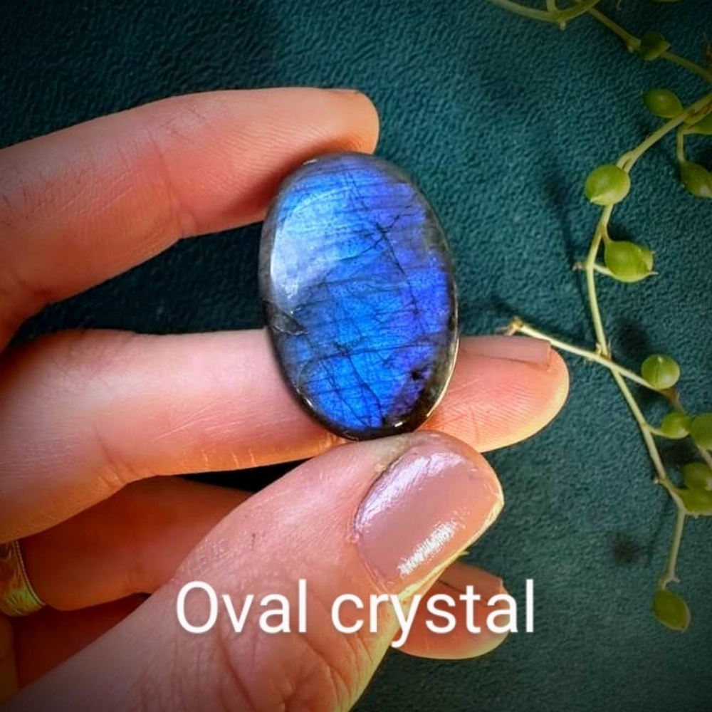 Oval crystal (lapaz lazuli)